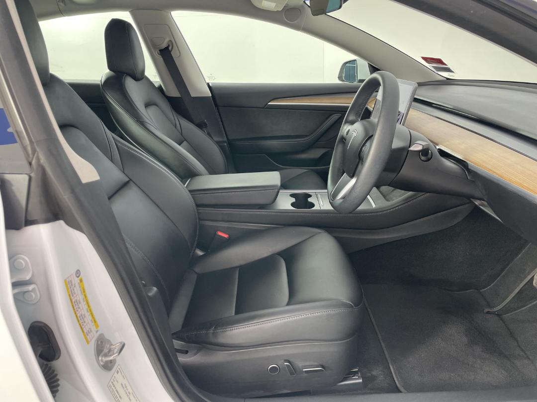 Photo '16' of Tesla Model 3