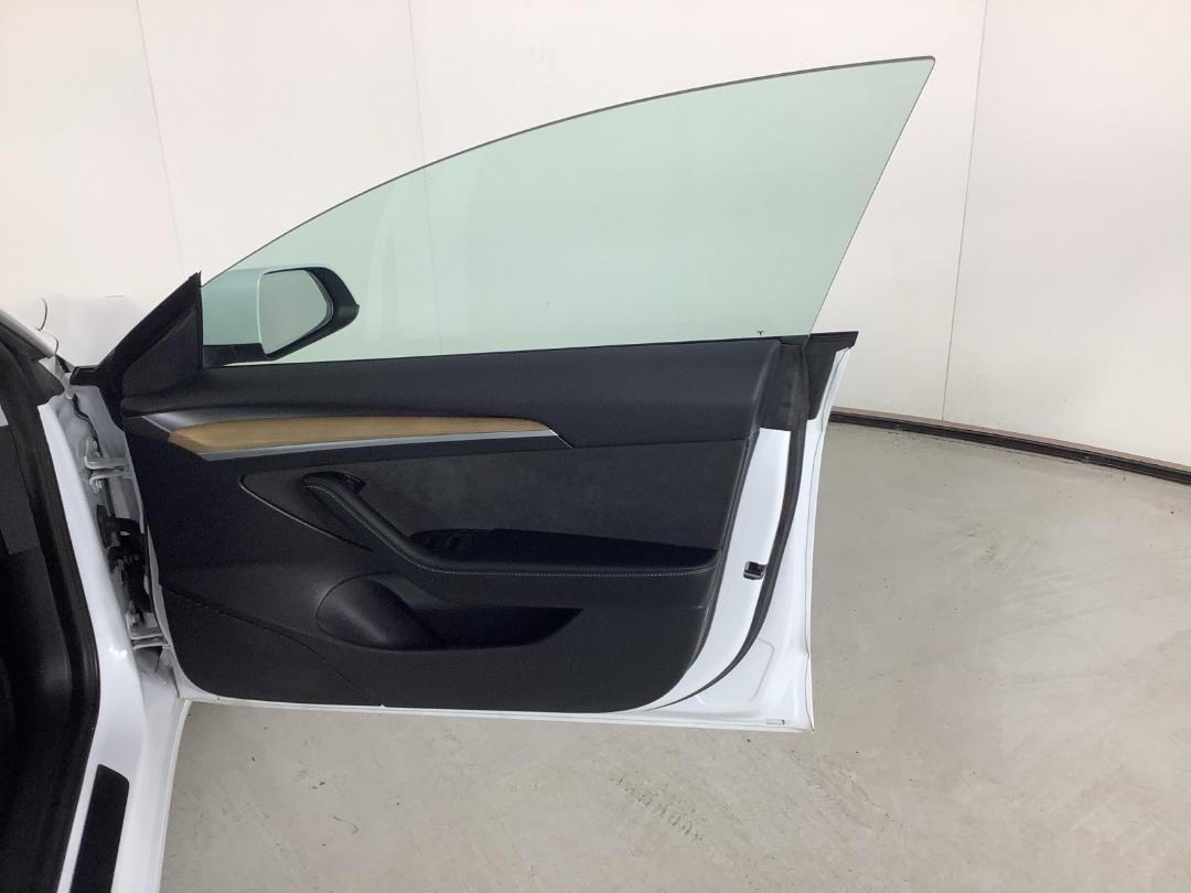 Photo '15' of Tesla Model 3