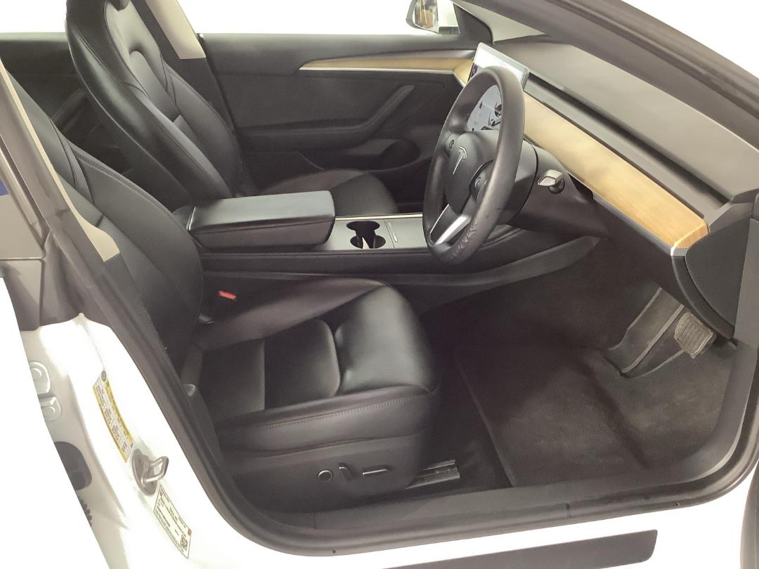 Photo '16' of Tesla Model 3