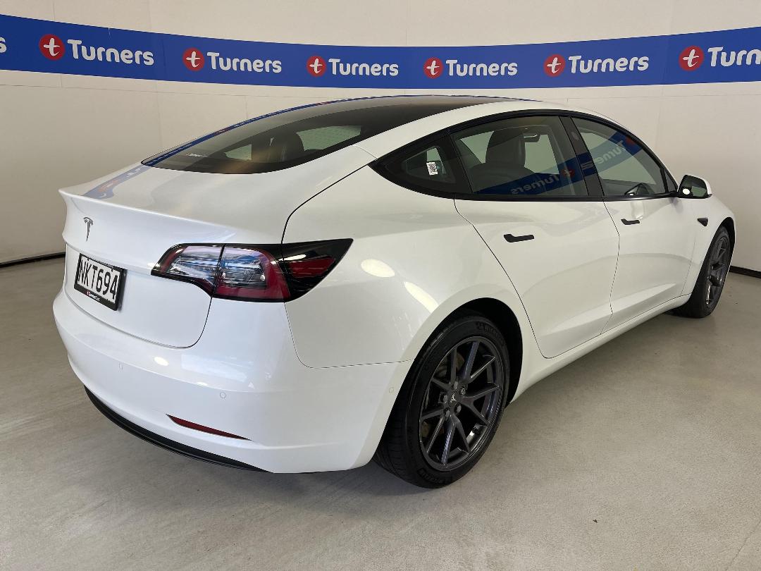 Photo '7' of Tesla Model 3