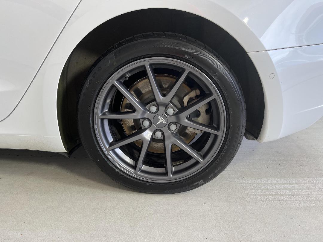 Photo '11' of Tesla Model 3