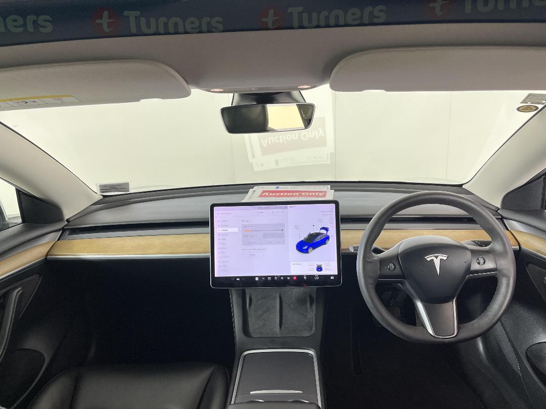 Photo '17' of Tesla Model 3