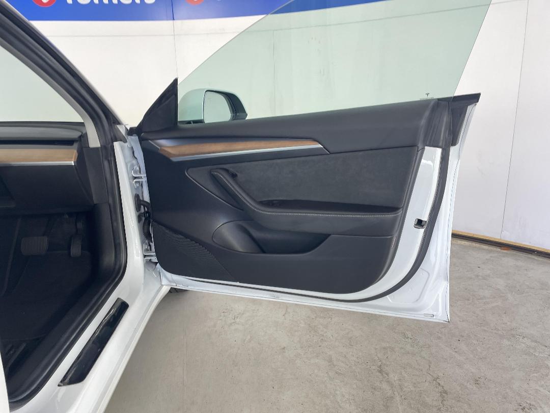 Photo '15' of Tesla Model 3