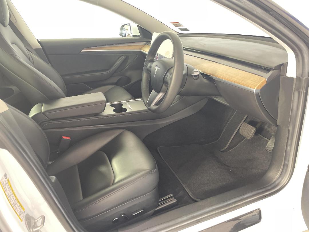 Photo '16' of Tesla Model 3