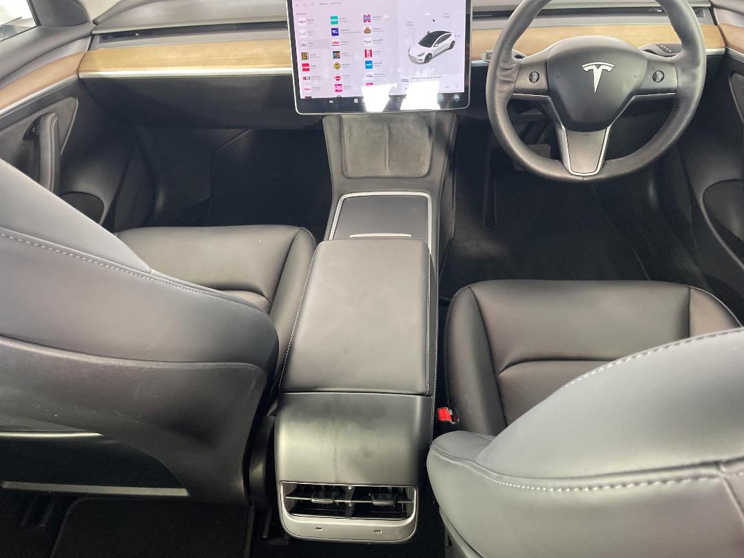 Photo '18' of Tesla Model 3