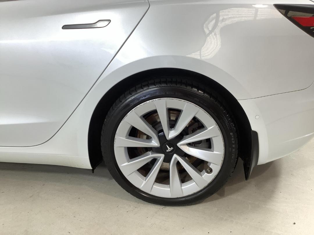 Photo '11' of Tesla Model 3