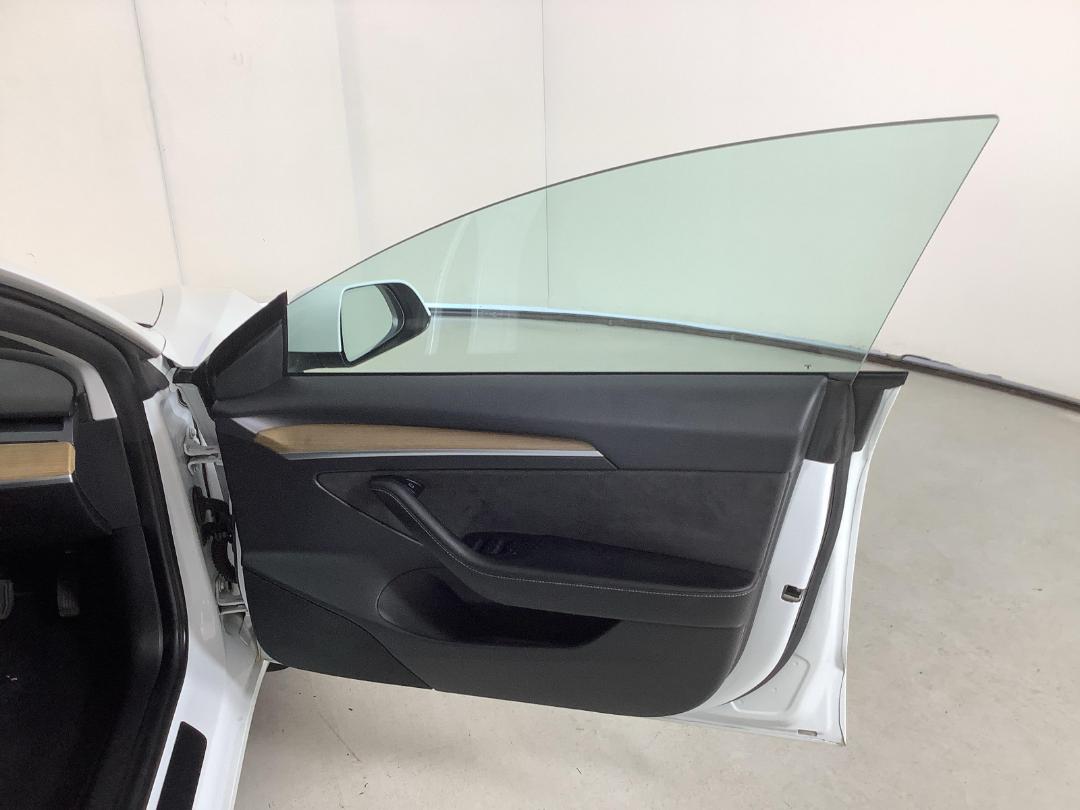 Photo '15' of Tesla Model 3