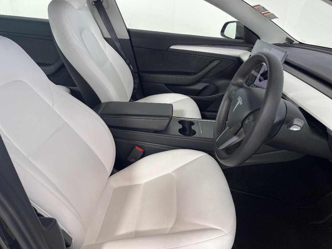 Photo '16' of Tesla Model 3