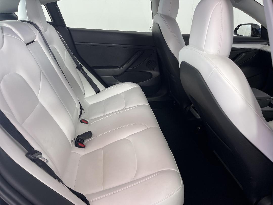 Photo '20' of Tesla Model 3