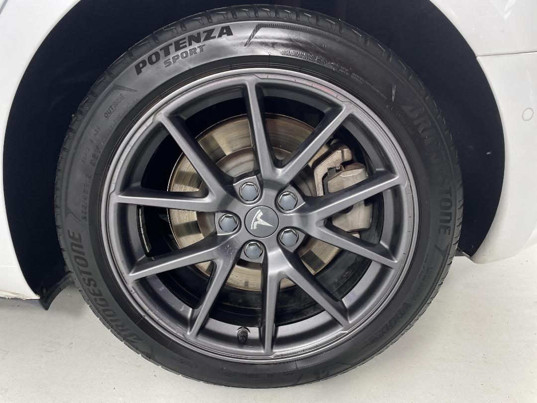 Photo '11' of Tesla Model 3