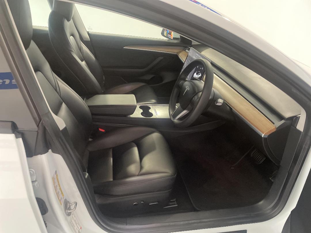 Photo '16' of Tesla Model 3