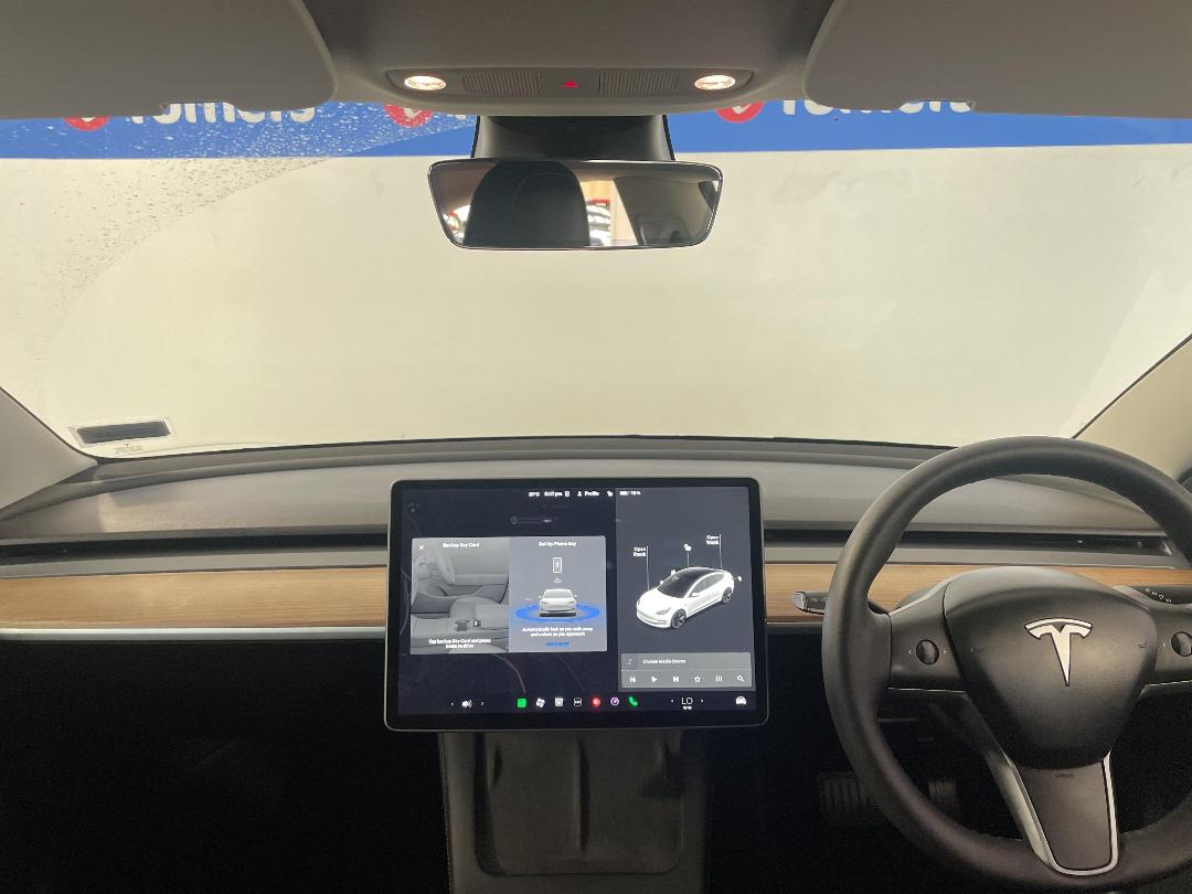 Photo '17' of Tesla Model 3