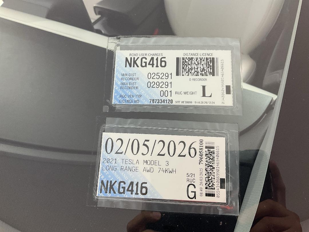 Photo '24' of Tesla Model 3