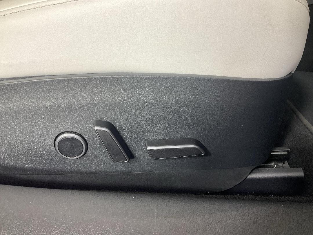 Photo '25' of Tesla Model 3