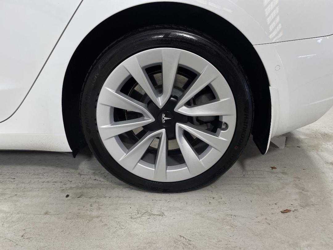 Photo '11' of Tesla Model 3