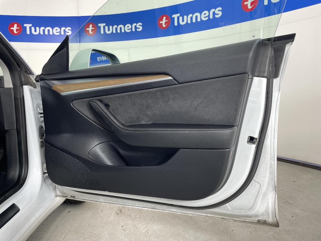 Photo '15' of Tesla Model 3