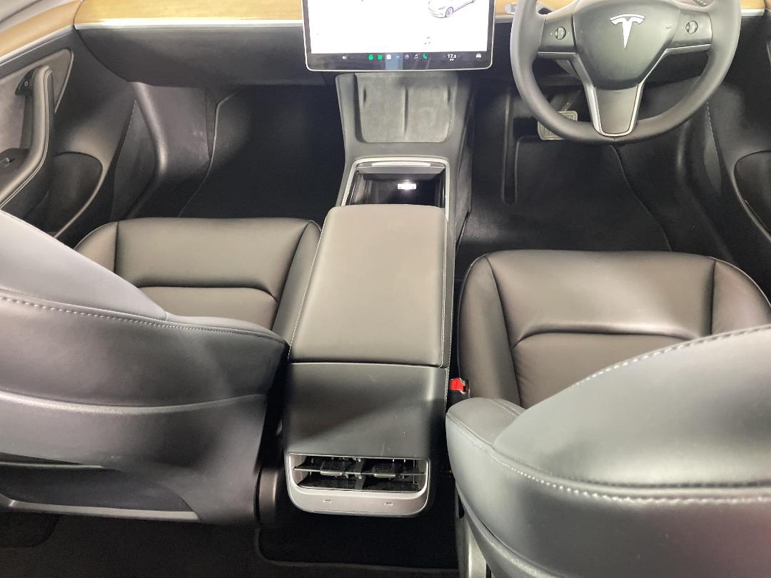 Photo '18' of Tesla Model 3