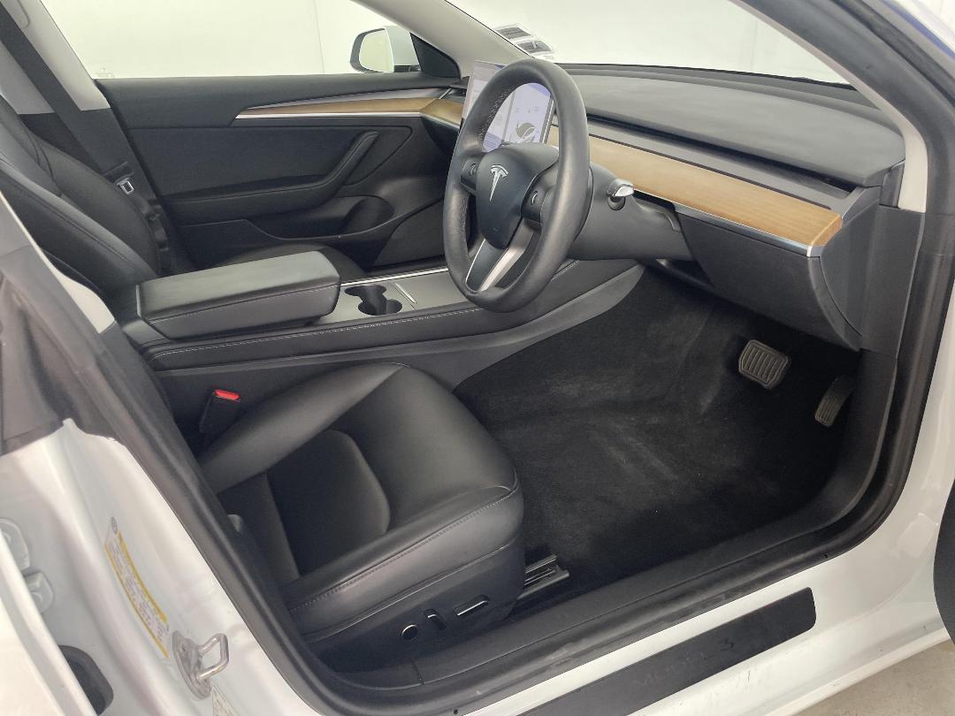 Photo '16' of Tesla Model 3