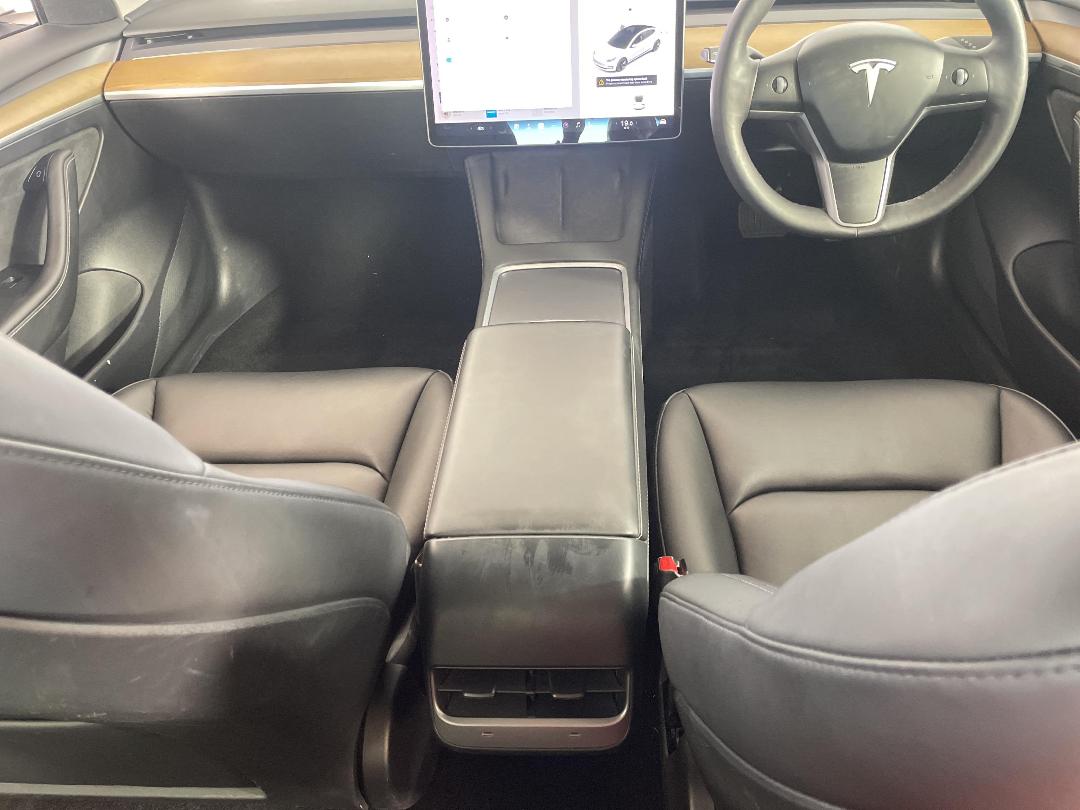 Photo '18' of Tesla Model 3