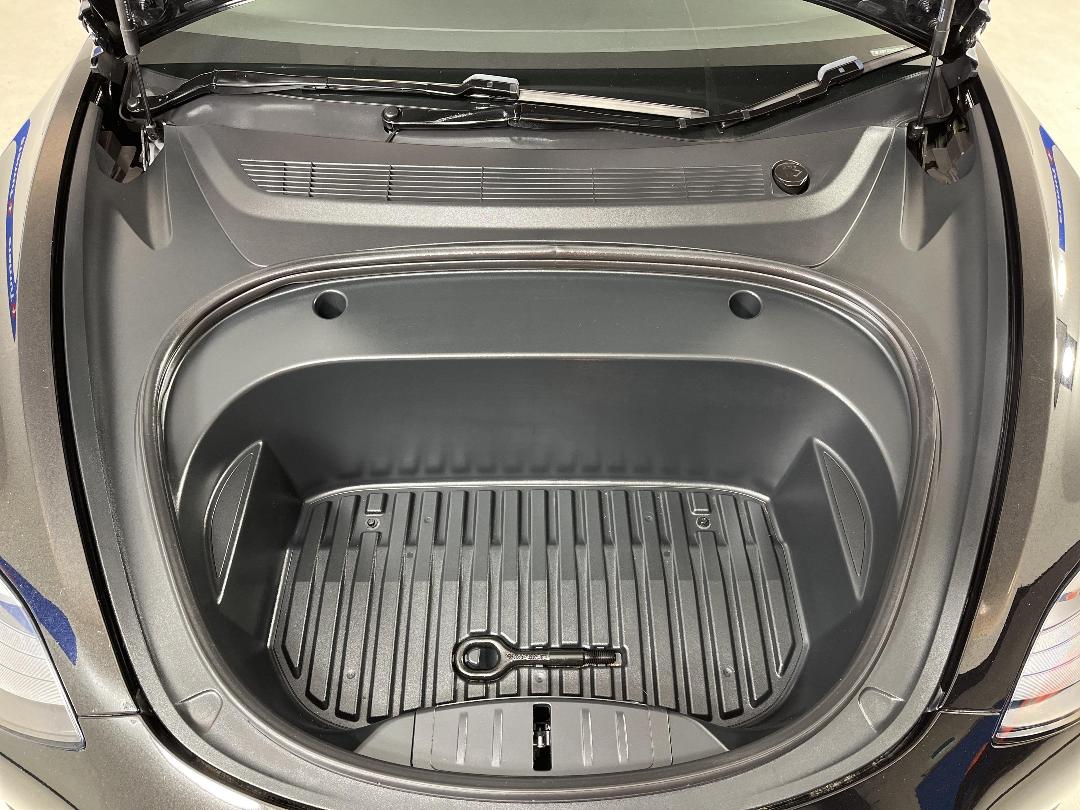 Photo '13' of Tesla Model 3