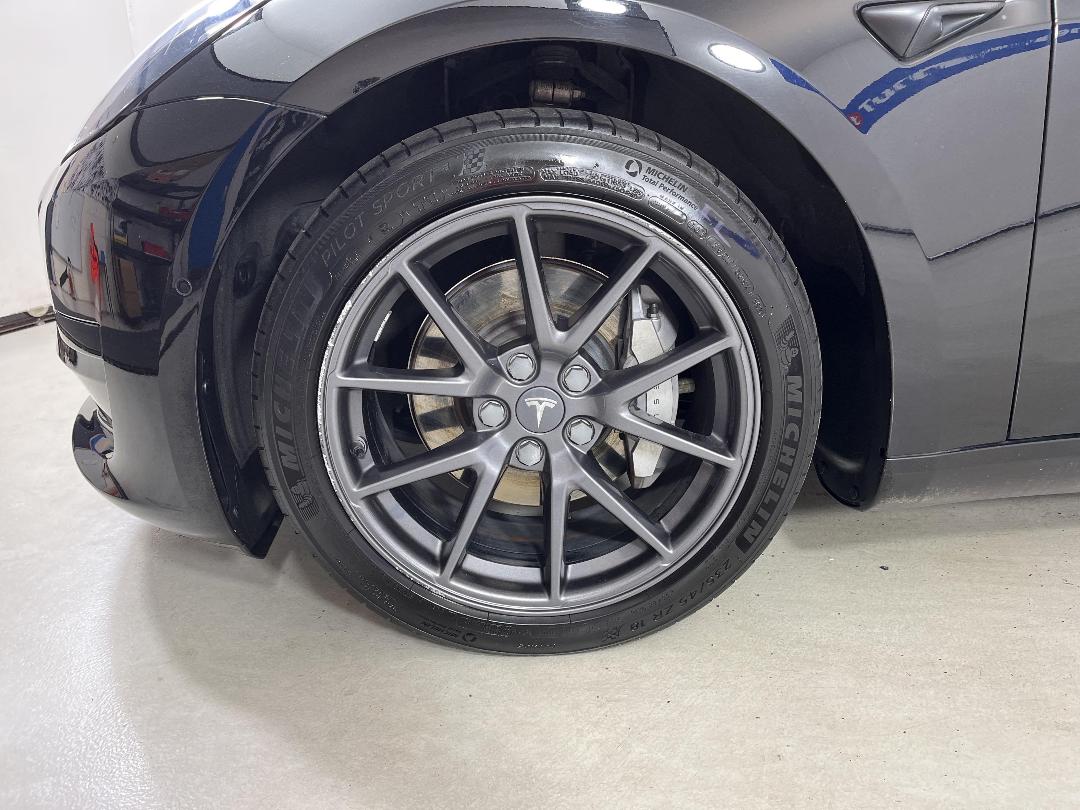 Photo '10' of Tesla Model 3