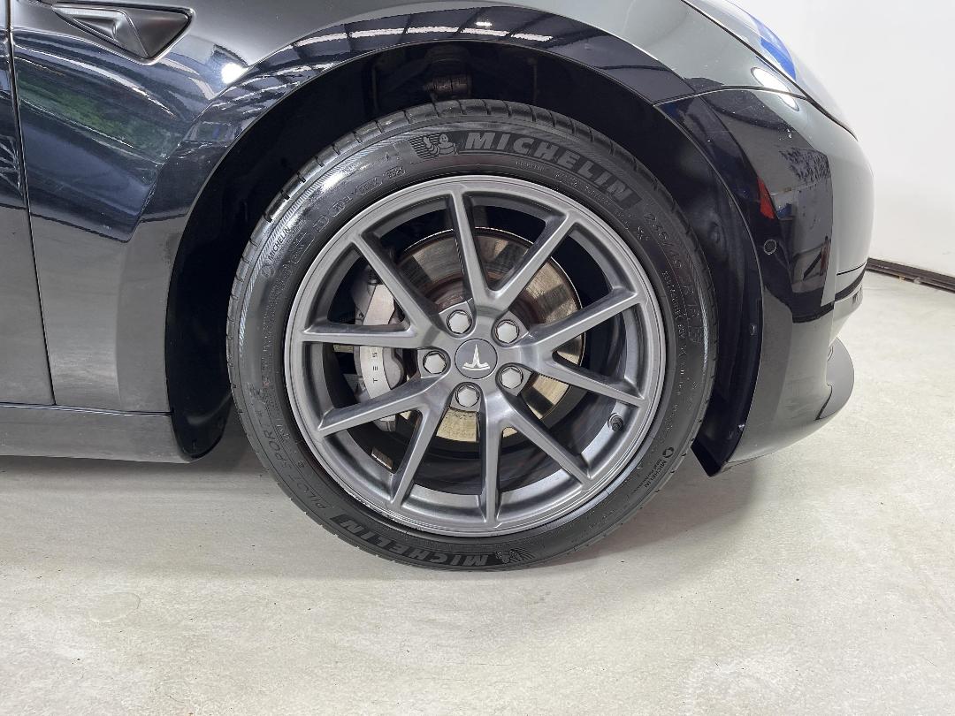 Photo '9' of Tesla Model 3