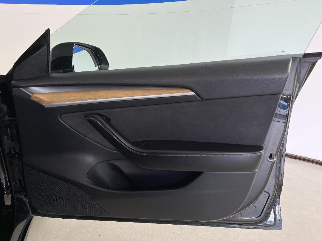 Photo '15' of Tesla Model 3