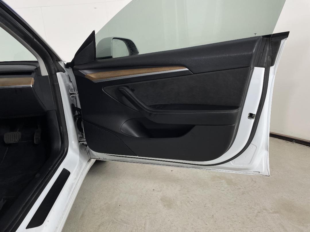 Photo '15' of Tesla Model 3