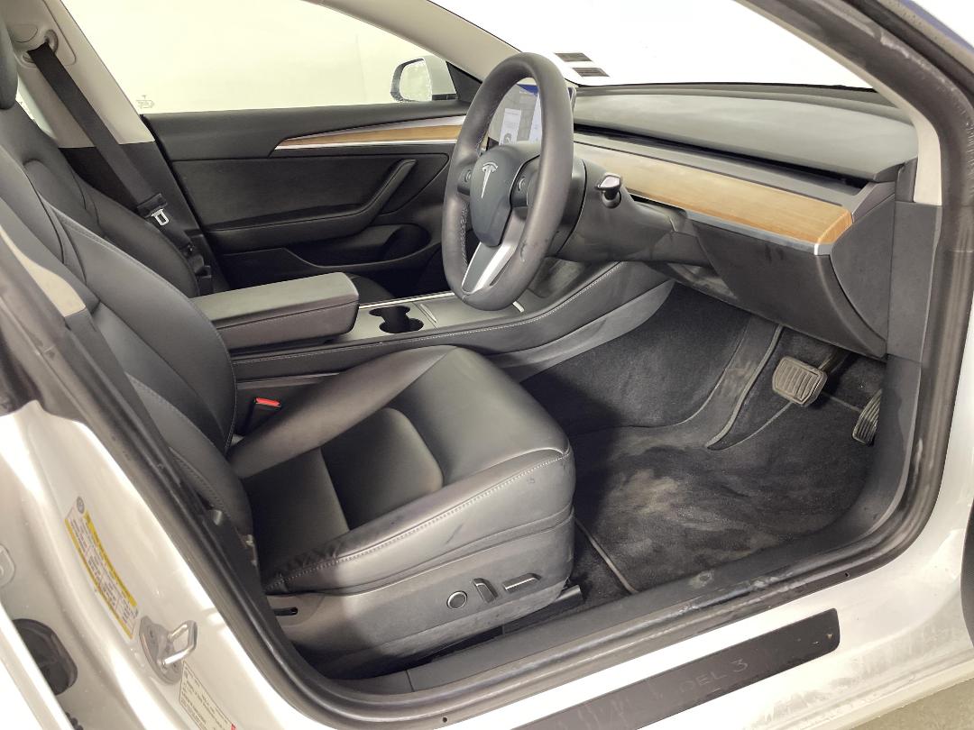 Photo '16' of Tesla Model 3