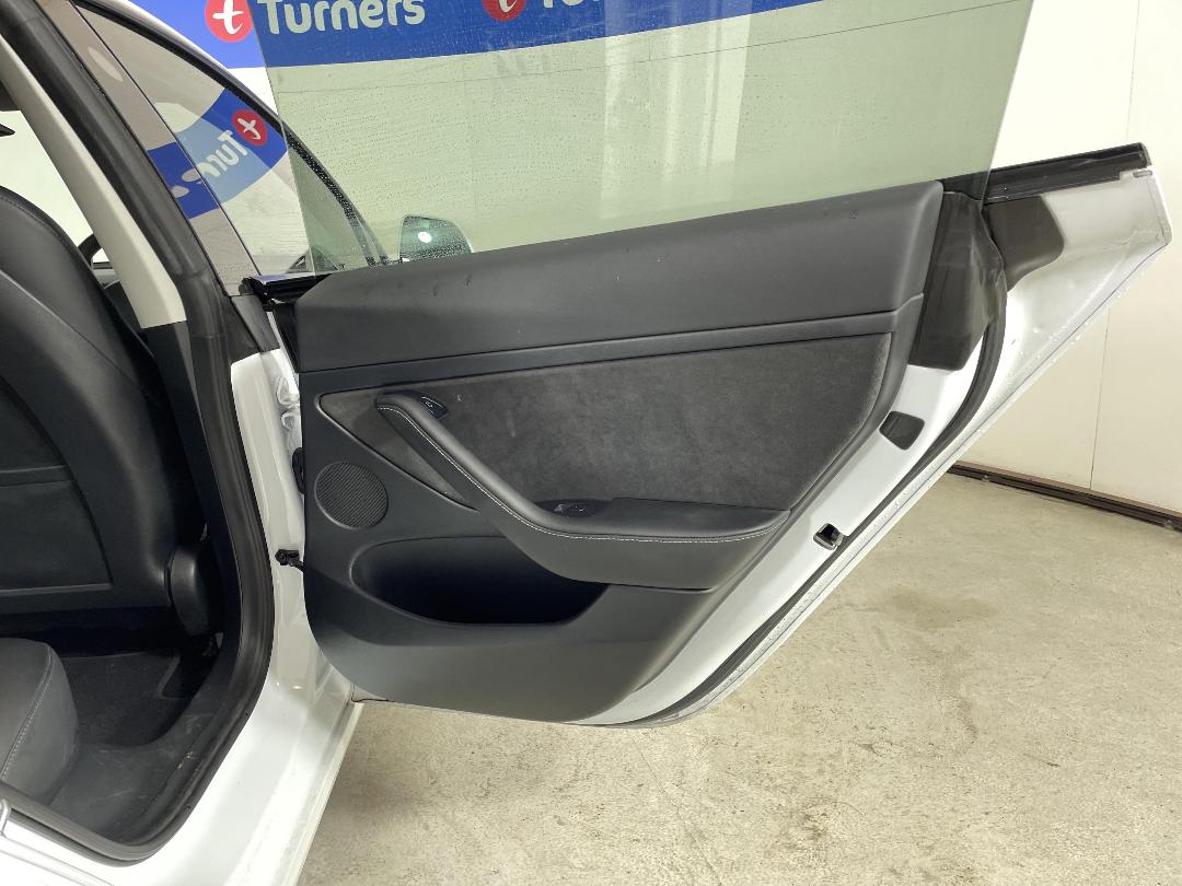 Photo '19' of Tesla Model 3