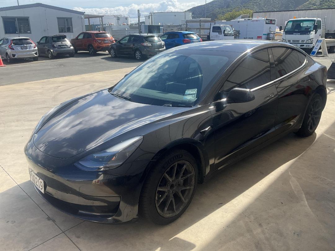 Photo '2' of Tesla Model 3 Standard Range Plus