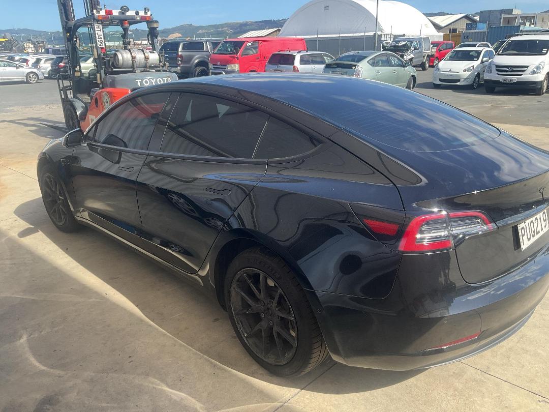 Photo '3' of Tesla Model 3 Standard Range Plus
