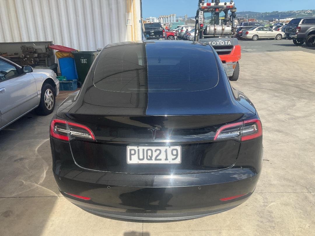 Photo '4' of Tesla Model 3 Standard Range Plus