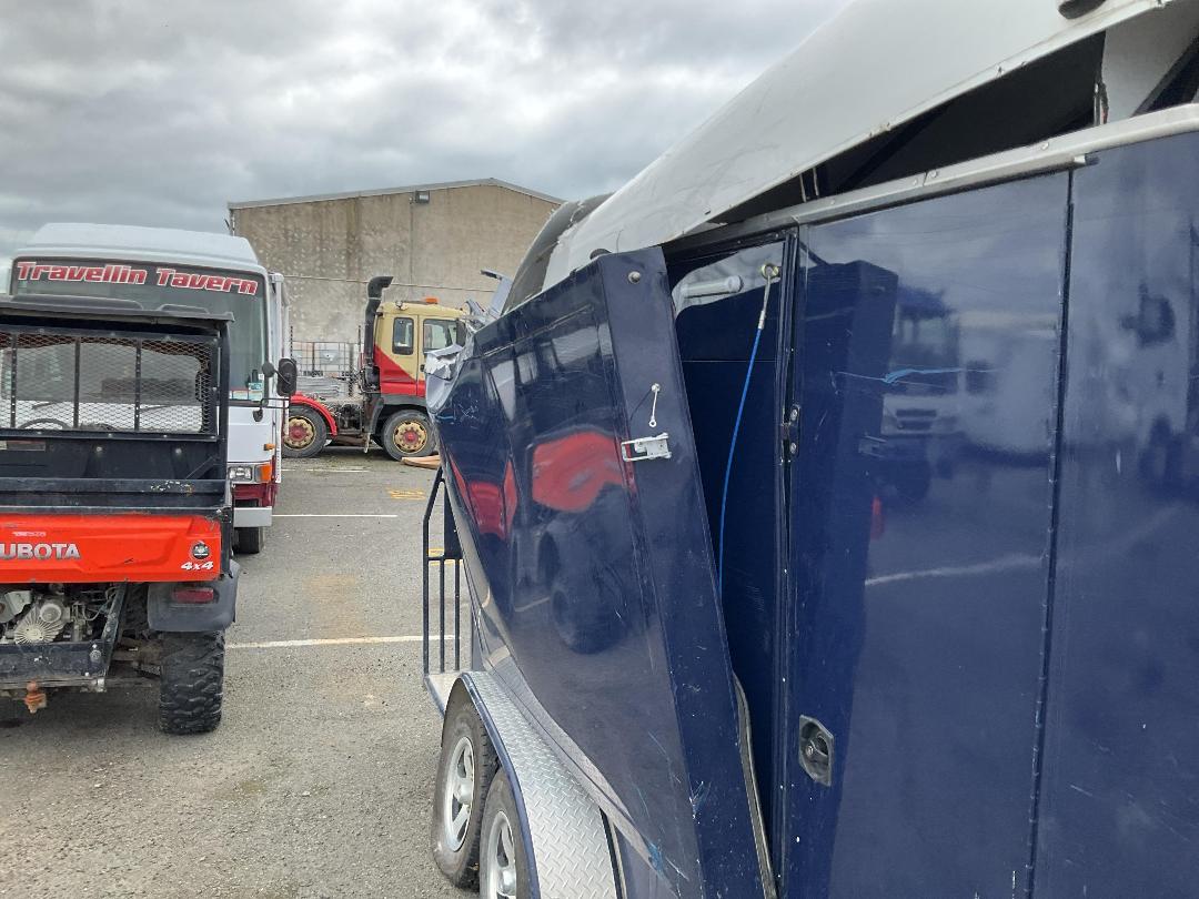 Photo '11' of THOROUGHBRED 3HVX Horse Float - Tandem