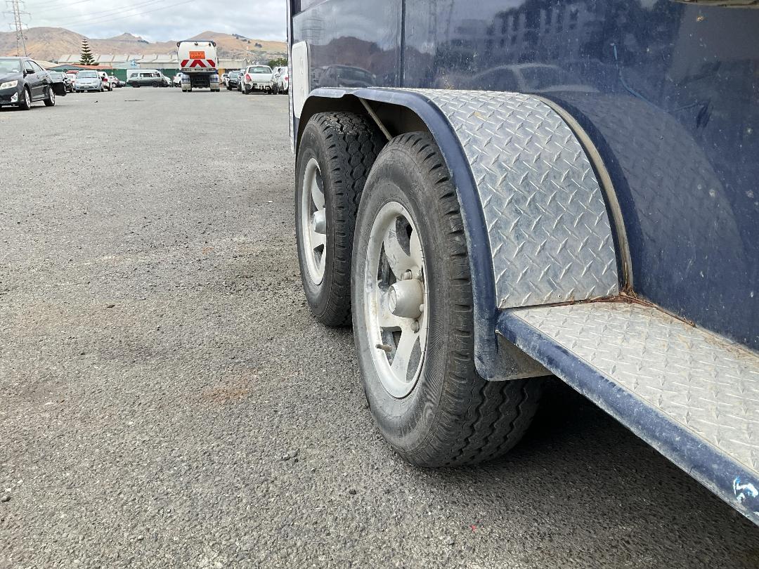 Photo '17' of THOROUGHBRED 3HVX Horse Float - Tandem