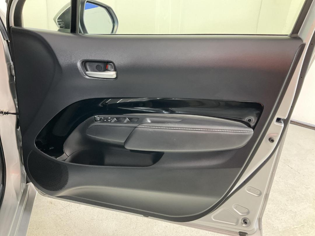 Photo '15' of Toyota Aqua Photo '15' of Toyota Aqua