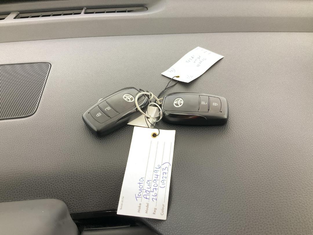 Photo '22' of Toyota Aqua Photo '22' of Toyota Aqua