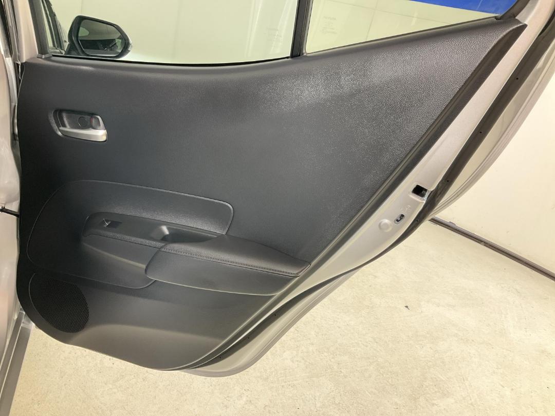 Photo '19' of Toyota Aqua Photo '19' of Toyota Aqua