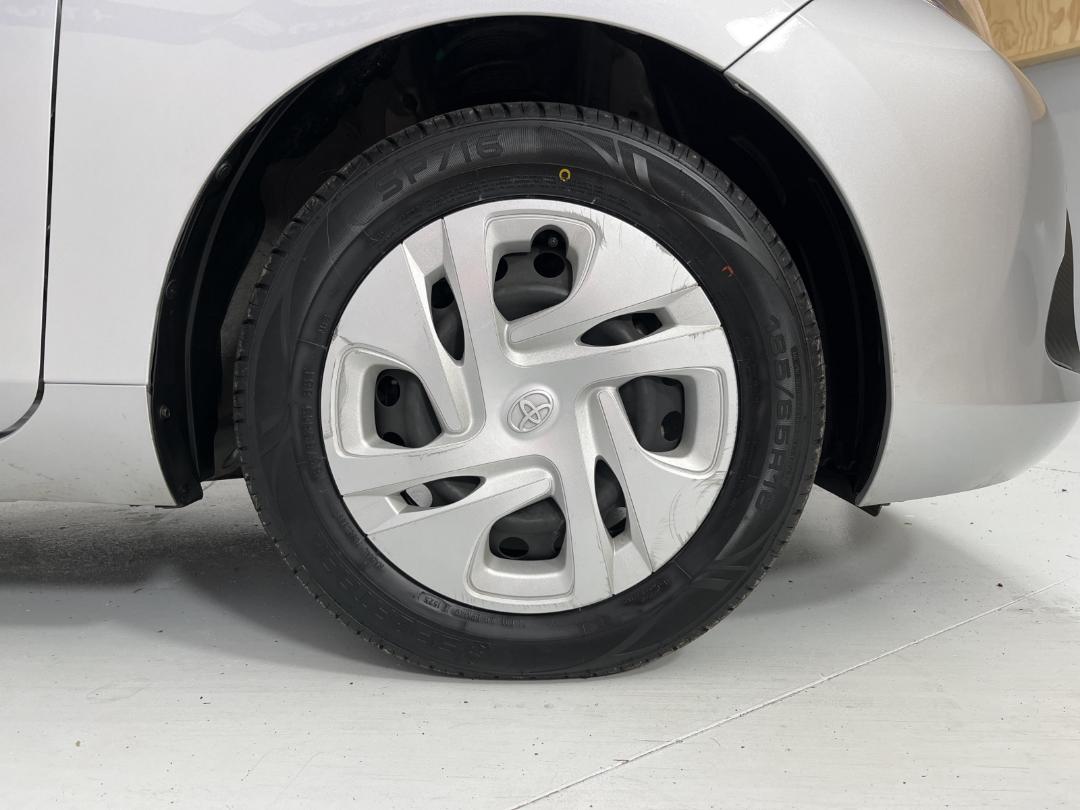 Photo '9' of Toyota Aqua Photo '9' of Toyota Aqua