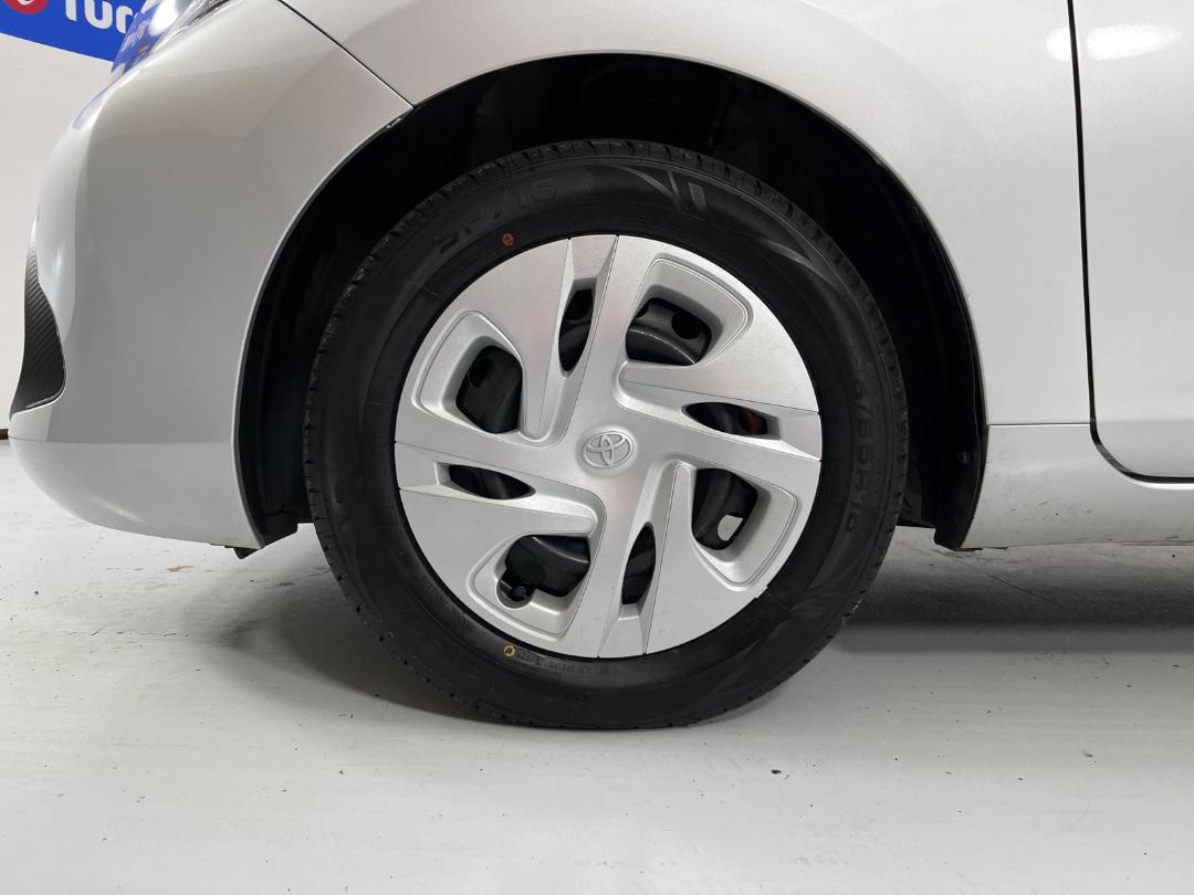 Photo '10' of Toyota Aqua Photo '10' of Toyota Aqua