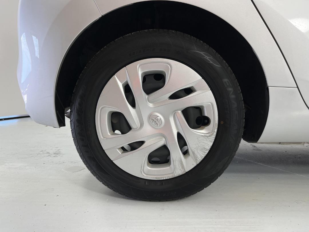 Photo '12' of Toyota Aqua Photo '12' of Toyota Aqua