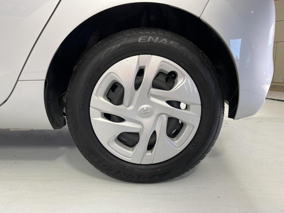 Photo '11' of Toyota Aqua Photo '11' of Toyota Aqua