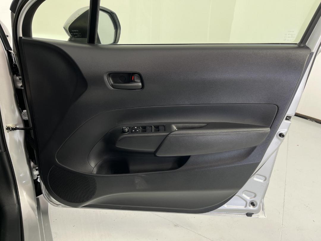 Photo '15' of Toyota Aqua Photo '15' of Toyota Aqua