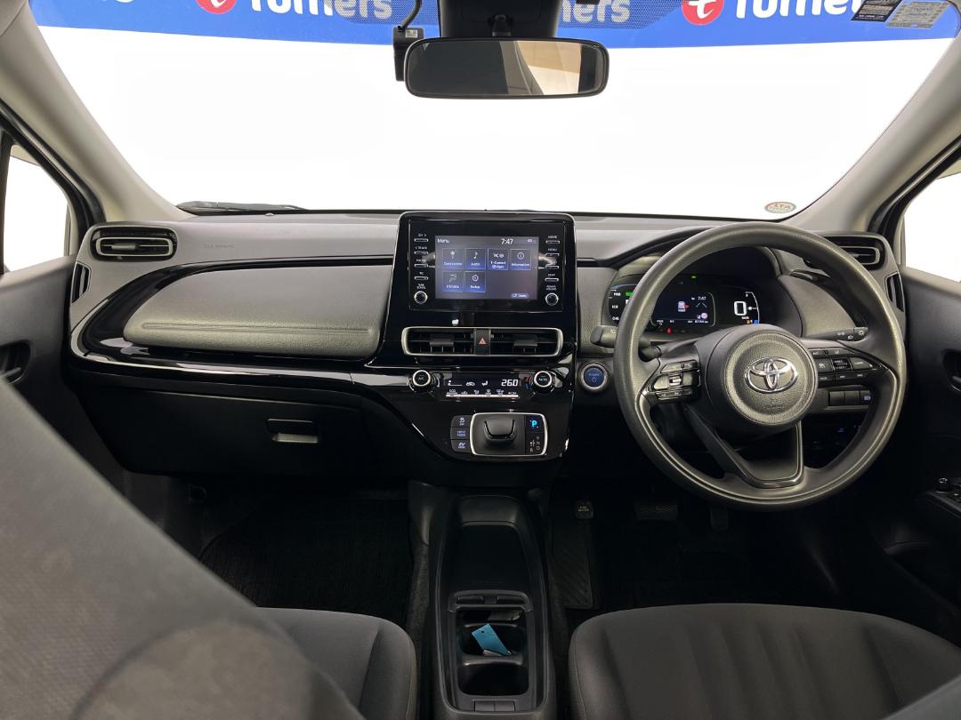 Photo '17' of Toyota Aqua Photo '17' of Toyota Aqua