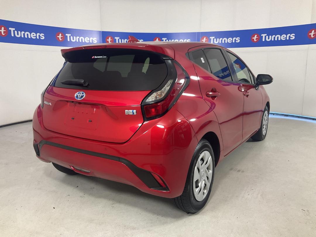 Photo '7' of Toyota Aqua Photo '7' of Toyota Aqua