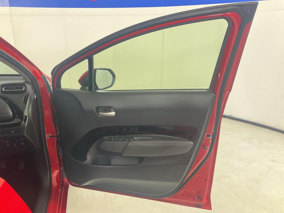 Photo '15' of Toyota Aqua Photo '15' of Toyota Aqua