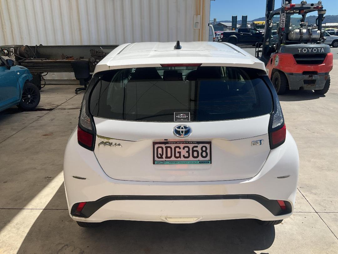 Photo '5' of Toyota Aqua Photo '5' of Toyota Aqua