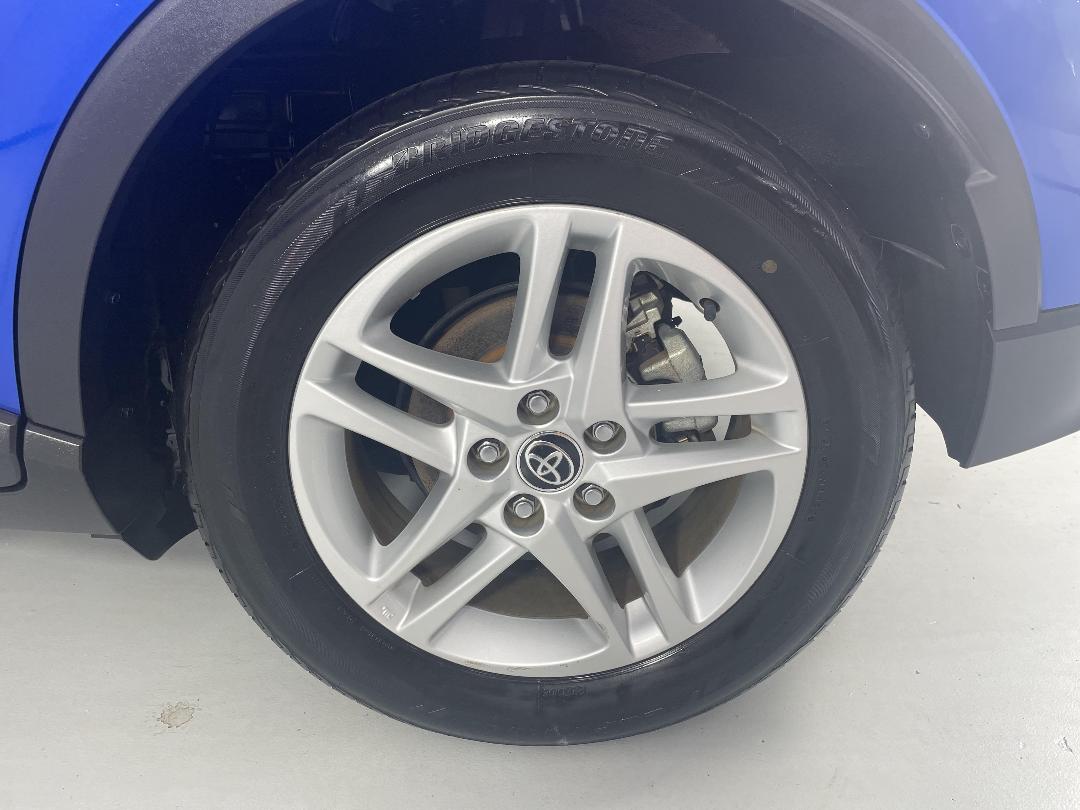 Photo '11' of Toyota C-HR