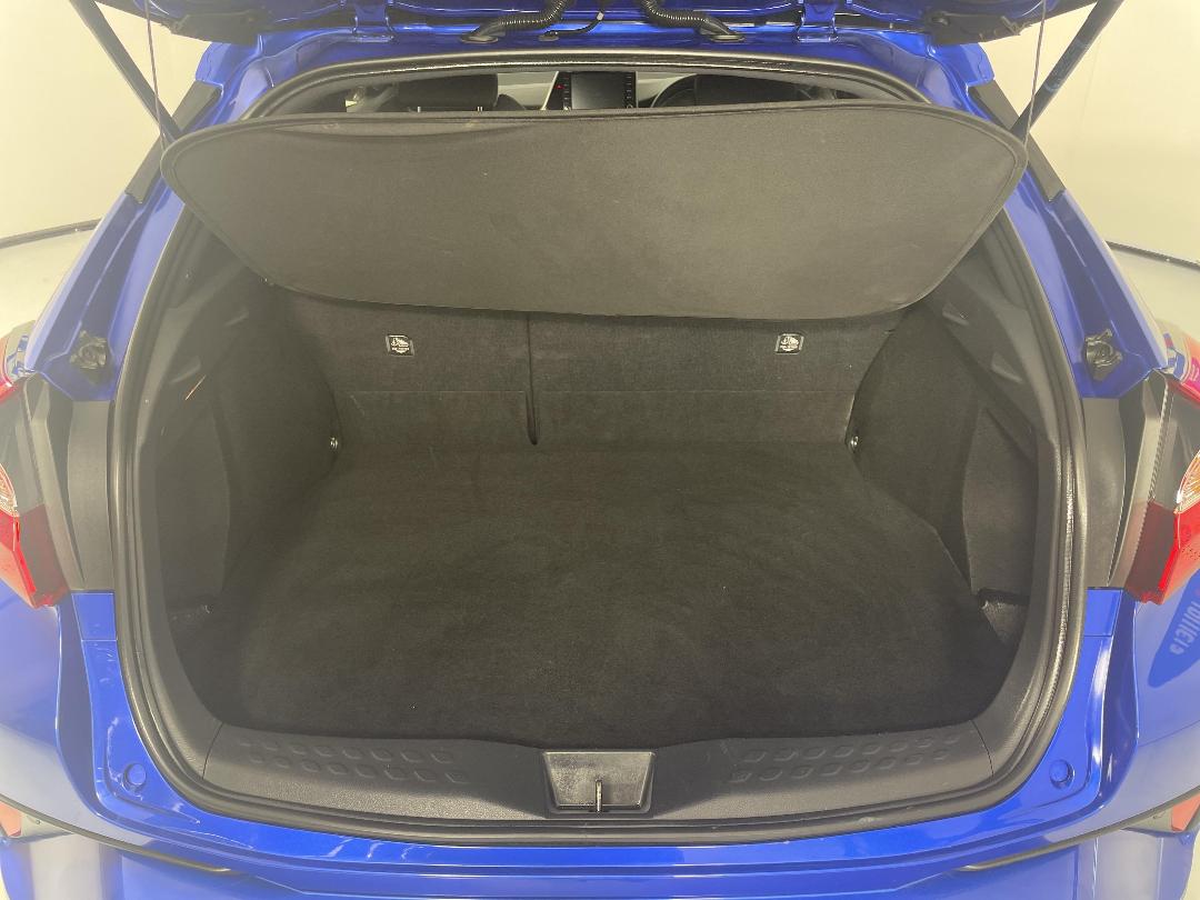 Photo '14' of Toyota C-HR