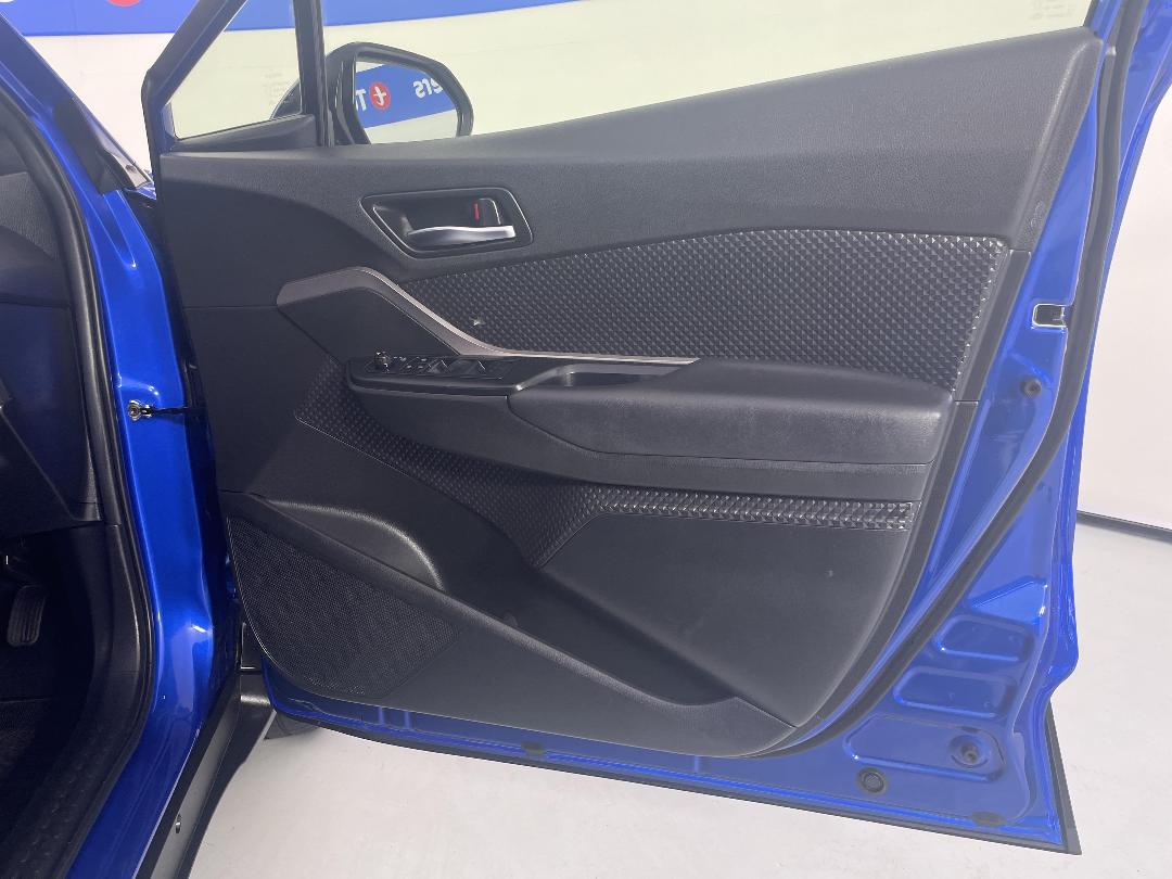 Photo '15' of Toyota C-HR